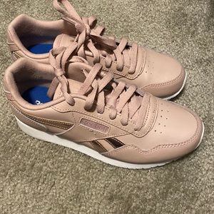 Sz 7.5 Tan cream Reeboks